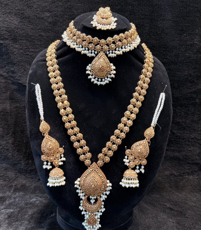Badsha Begum Bridal Set